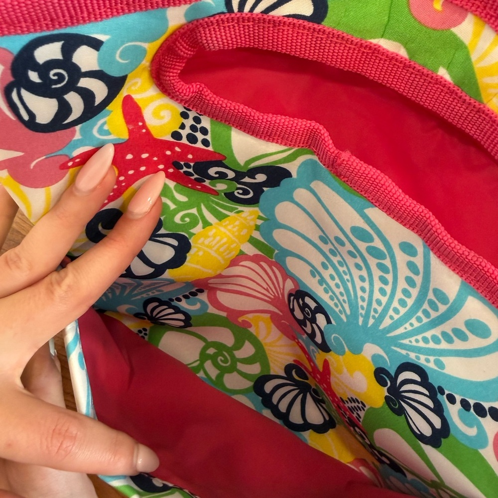 Lilly Pulitzer Beach Patterned Insulated Beverage… - image 7